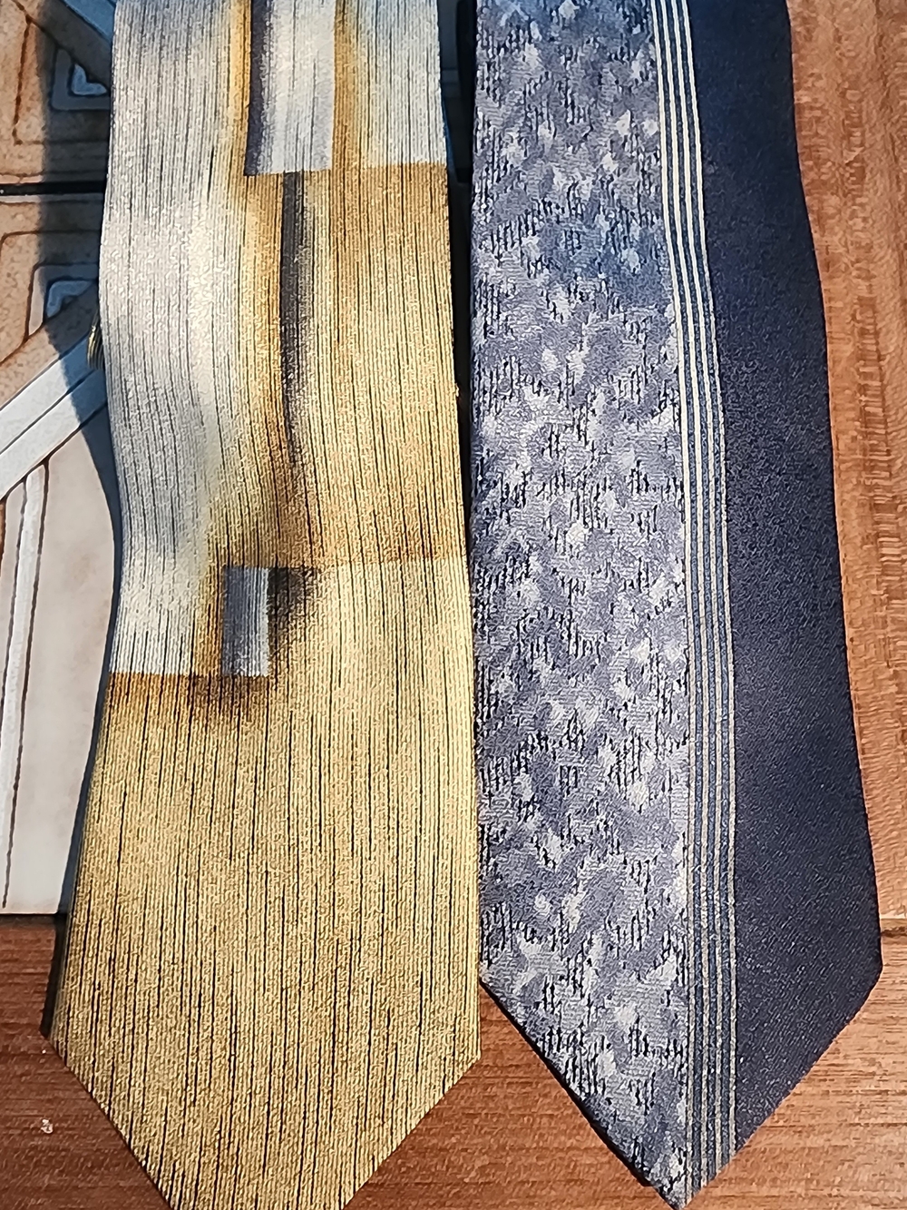 Bill Blass Black Label Silk Abstract  Patterned Men’s Ties Neckties Lot Of 2